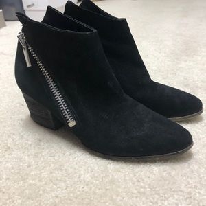 Sigerson Morrison Belle boots ankle zipper